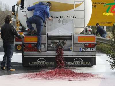 Người Pháp phản đối rượu nhập khẩu từ Tây Ban Nha