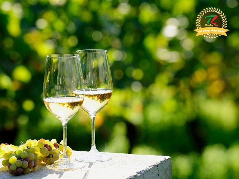 nhung chai vang nen dung cho mua he