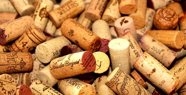 nut bac o chai ruou vang va vat lieu doc dao lam nen chung 1