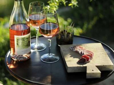 Chọn món phù hợp để thưởng thức với từng loại rượu vang