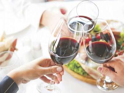Chọn vang chát hay vang ngọt cho bữa tiệc đầu xuân năm mới?