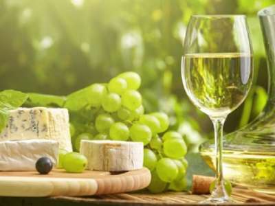 Khám phá quy trình sản xuất vang trắng thượng hạng