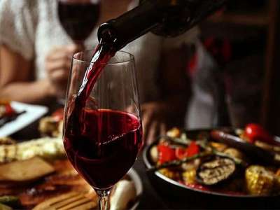 Nên uống bao nhiêu ly rượu vang trong một ngày?