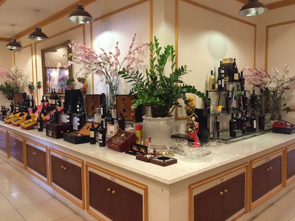 không gian trưng bày rượu vang ý